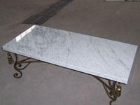 Table in white marble